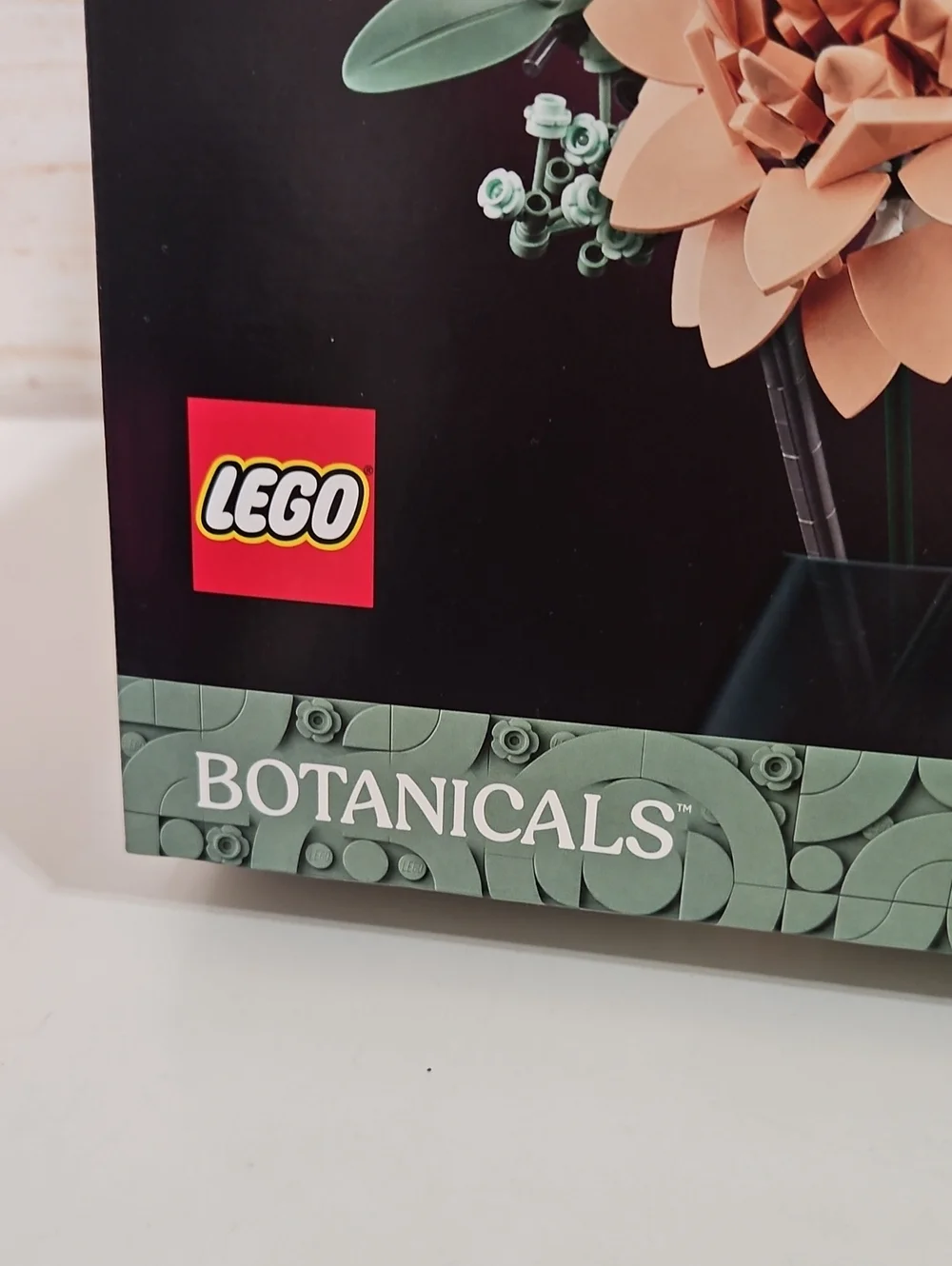 NIB LEGO Pretty Pink Flower Bouquet - Pink and Peach Botanical Set